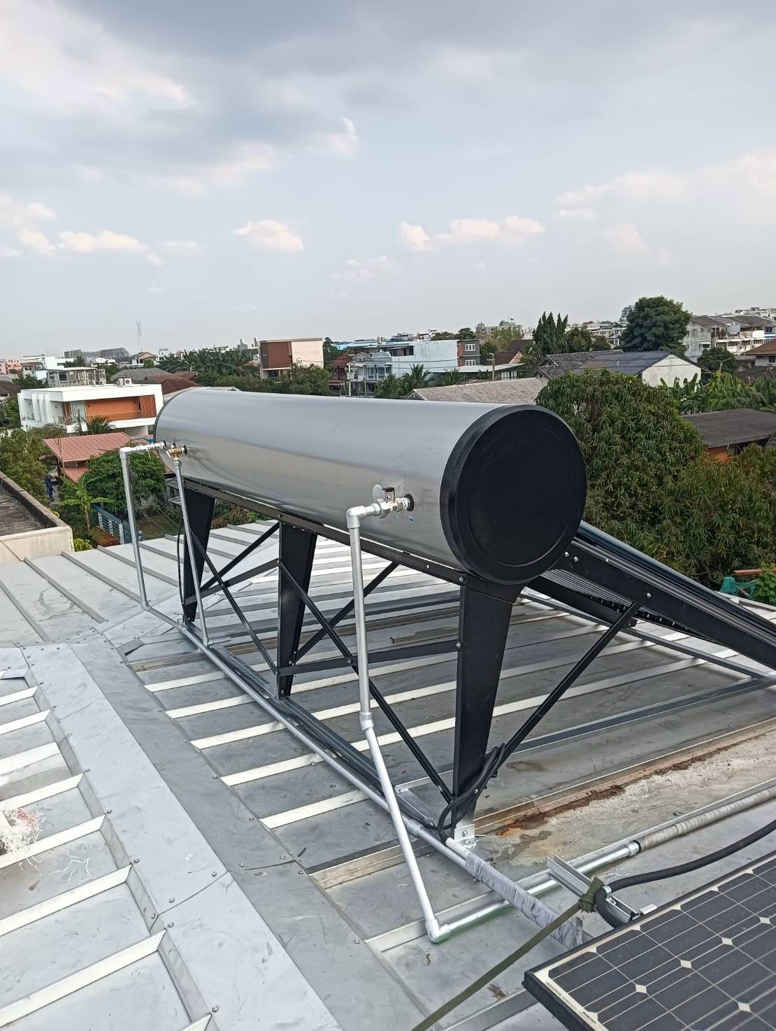 solar water heater เครื่องทำน้ำร้อนพลังงานแสงอาทิตย์ Solar hot water